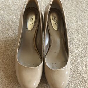 Like New Nude Alfani Step-n-Flex Platform Heels